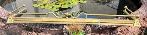 ATTRACTIVE AND HEAVY VICTORIAN EXTENDING BRASS FENDER - ADDITIONAL PHOTO 2
