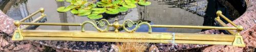 ATTRACTIVE AND HEAVY VICTORIAN EXTENDING BRASS FENDER - ADDITIONAL PHOTO 4