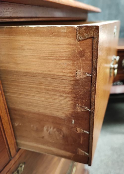 A VICTORIAN SOLID WALNUT CHEST OF DRAWERS - ADDITIONAL PHOTO 3