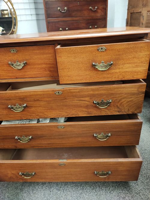 A VICTORIAN SOLID WALNUT CHEST OF DRAWERS - ADDITIONAL PHOTO 5