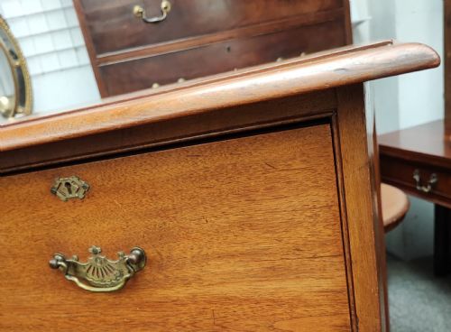 A VICTORIAN SOLID WALNUT CHEST OF DRAWERS - ADDITIONAL PHOTO 10