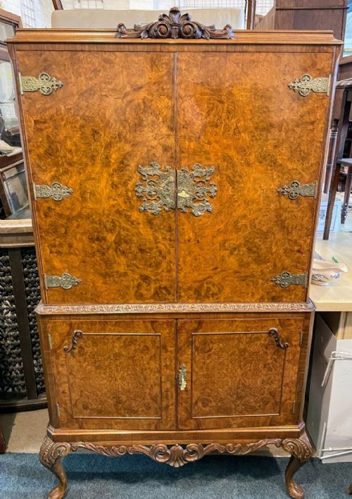 a quality antique burr walnut cocktail cabinet - CATEGORY: ANTIQUE CUPBOARDS - DATED 1930