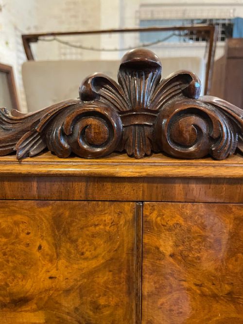 A QUALITY ANTIQUE BURR WALNUT COCKTAIL CABINET - ADDITIONAL PHOTO 8