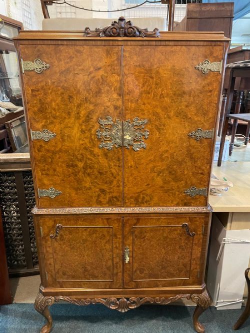 A QUALITY ANTIQUE BURR WALNUT COCKTAIL CABINET - ADDITIONAL PHOTO 10