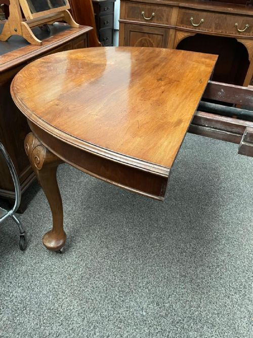 A LARGE ANTIQUE WALNUT EXTENDING DINING TABLE - ADDITIONAL PHOTO 1