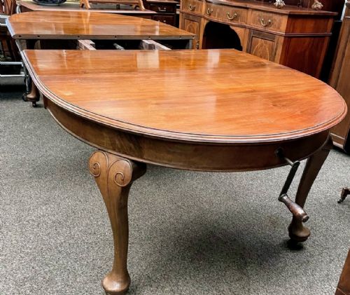 A LARGE ANTIQUE WALNUT EXTENDING DINING TABLE - ADDITIONAL PHOTO 6