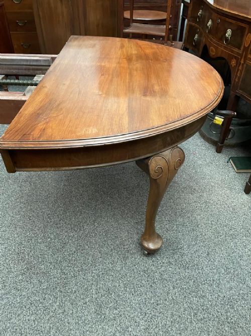 A LARGE ANTIQUE WALNUT EXTENDING DINING TABLE - ADDITIONAL PHOTO 11