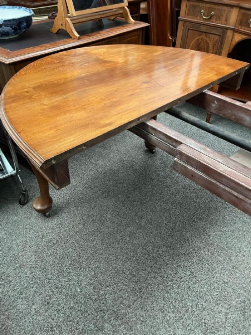 A LARGE ANTIQUE WALNUT EXTENDING DINING TABLE - ADDITIONAL PHOTO 12