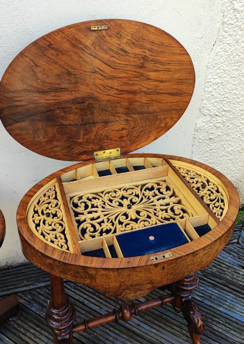 A STUNNING VICTORIAN BURR WALNUT WORK OR SEWING TABLE - ADDITIONAL PHOTO 3