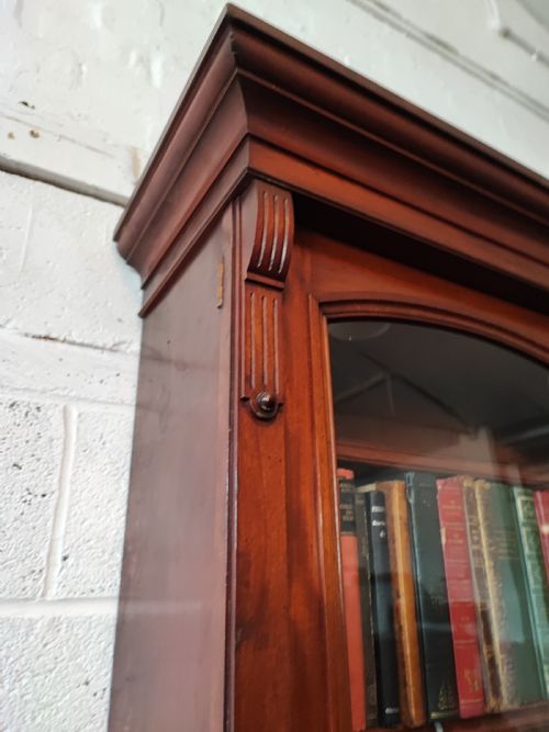FINE QUALITY VICTORIAN MAHOGANY BOOKCASE - ADDITIONAL PHOTO 3