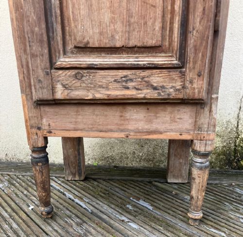 ANTIQUE SCANDINAVIAN TALL NARROW PINE CUPBOARD - ADDITIONAL PHOTO 2