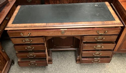 IMPRESSIVE GEORGIAN MAHOGANY KNEEHOLE DESK - ADDITIONAL PHOTO 2