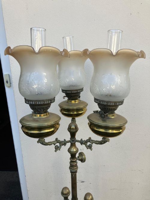 SUPERB ANTIQUE BRASS STANDARD OIL LAMP - ADDITIONAL PHOTO 1