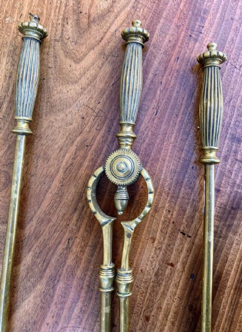 QUALITY SET OF 3 BRASS ART'S AND CRAFTS FIRE IRONS IN BRASS - ADDITIONAL PHOTO 2