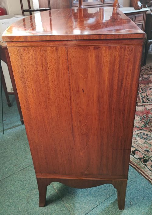 A GOOD GEORGIAN INLAID BOW FRONT CHEST OF DRAWERS - ADDITIONAL PHOTO 10