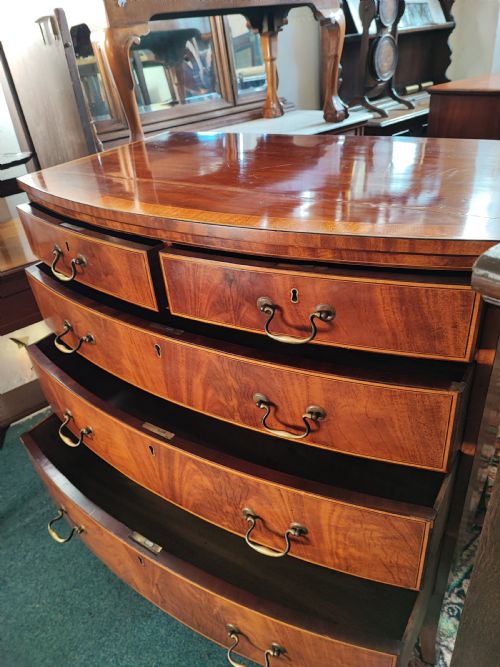 A GOOD GEORGIAN INLAID BOW FRONT CHEST OF DRAWERS - ADDITIONAL PHOTO 12