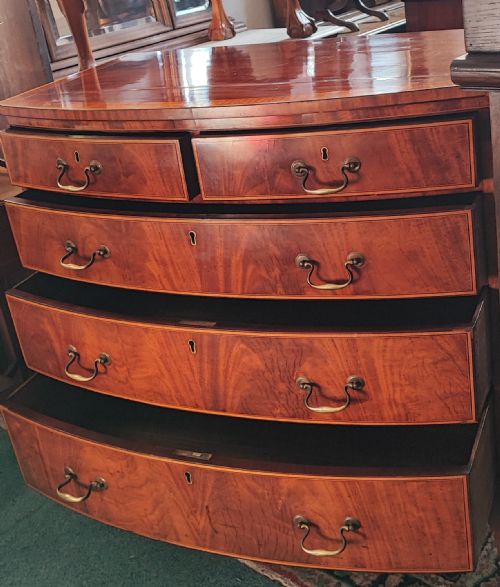 A GOOD GEORGIAN INLAID BOW FRONT CHEST OF DRAWERS - ADDITIONAL PHOTO 15