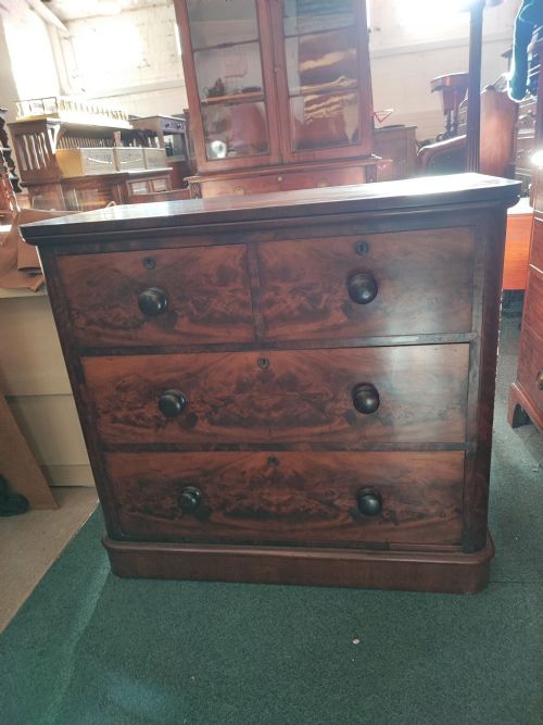 quality victorian mahogany chest of drawers - CATEGORY: ANTIQUE CHEST OF DRAWERS - DATED VICTORIAN