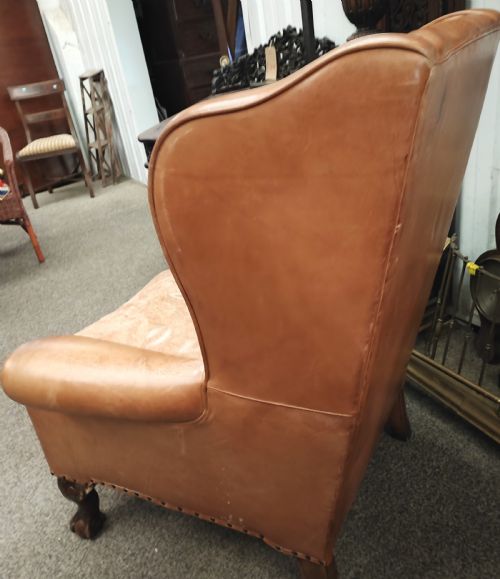 LEATHER AND MAHOGANY WING CHAIR - ADDITIONAL PHOTO 6