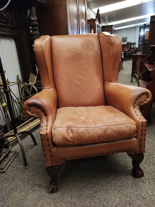 LEATHER AND MAHOGANY WING CHAIR - ADDITIONAL PHOTO 8