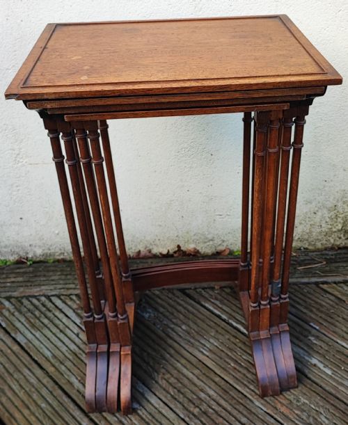 ANTIQUE MAHOGANY NEST OF 4 TABLES IN THE GEORGE III STYLE - ADDITIONAL PHOTO 6