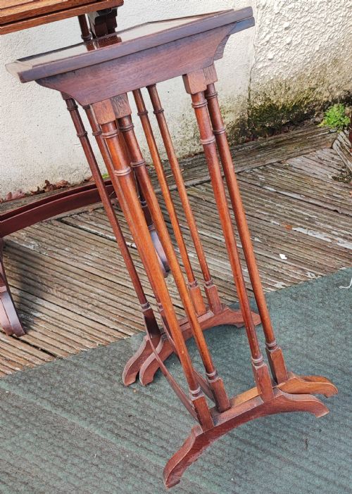 ANTIQUE MAHOGANY NEST OF 4 TABLES IN THE GEORGE III STYLE - ADDITIONAL PHOTO 8