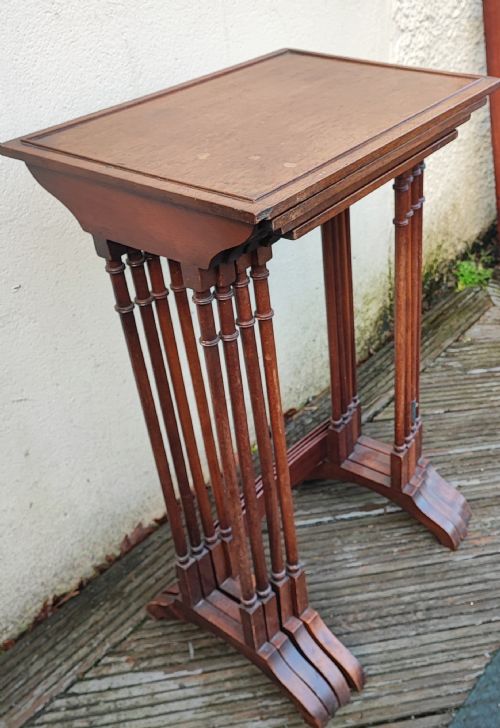 ANTIQUE MAHOGANY NEST OF 4 TABLES IN THE GEORGE III STYLE - ADDITIONAL PHOTO 11