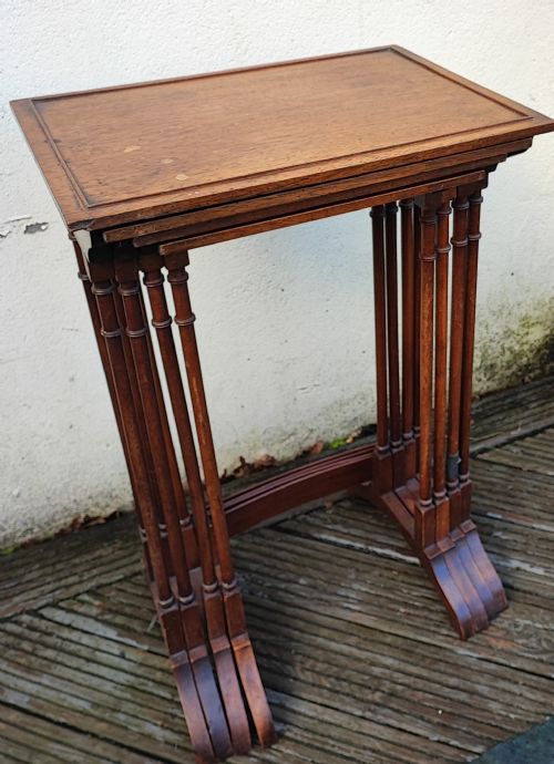 ANTIQUE MAHOGANY NEST OF 4 TABLES IN THE GEORGE III STYLE - ADDITIONAL PHOTO 15