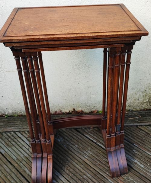 ANTIQUE MAHOGANY NEST OF 4 TABLES IN THE GEORGE III STYLE - ADDITIONAL PHOTO 16