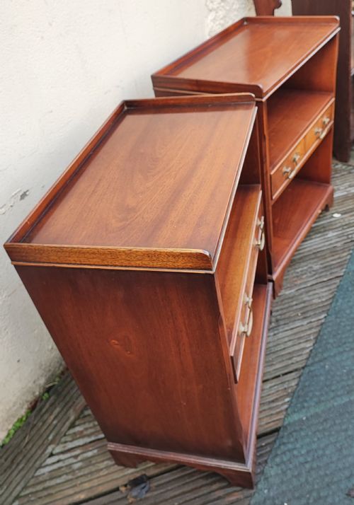 PAIR OF MAHOGANY GEORGE III STYLE OPEN BOOKCASES OR BEDSIDE TABLES - ADDITIONAL PHOTO 7