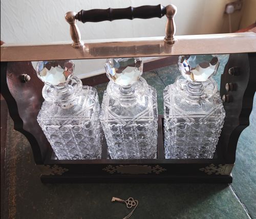 AN ANTIQUE MAHOGANY AND CUT GLASS TANTALUS - ADDITIONAL PHOTO 2
