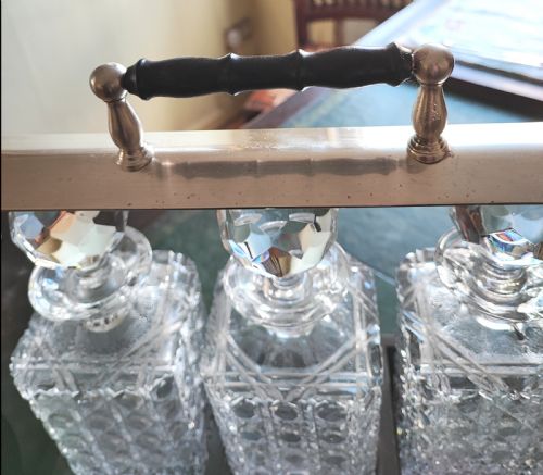 AN ANTIQUE MAHOGANY AND CUT GLASS TANTALUS - ADDITIONAL PHOTO 3
