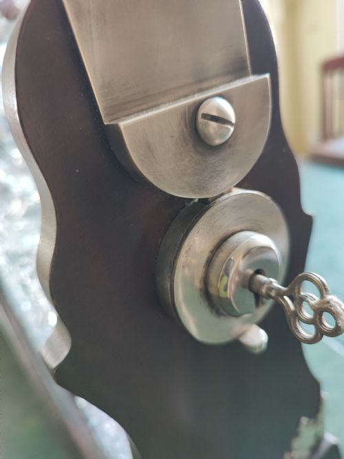AN ANTIQUE MAHOGANY AND CUT GLASS TANTALUS - ADDITIONAL PHOTO 8