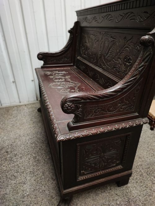 AN ANTIQUE ITALIAN CARVED WALNUT HALL BENCH OR SETTLE - ADDITIONAL PHOTO 5