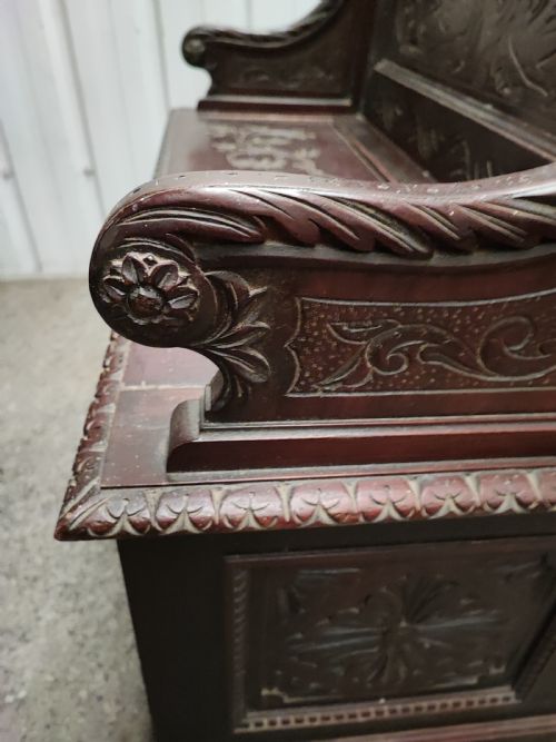 AN ANTIQUE ITALIAN CARVED WALNUT HALL BENCH OR SETTLE - ADDITIONAL PHOTO 7