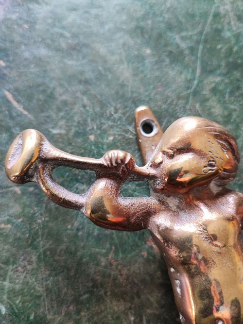 EDWARDIAN CHERUB BRASS DOOR KNOCKER - ADDITIONAL PHOTO 2