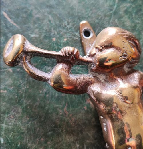 EDWARDIAN CHERUB BRASS DOOR KNOCKER - ADDITIONAL PHOTO 6