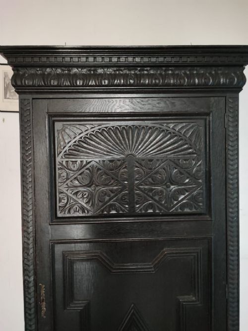 19C FLEMISH EBONISED OAK HALL CUPBOARD - ADDITIONAL PHOTO 4