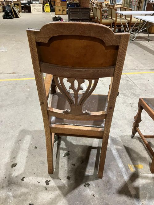 ANTIQUE GOLDEN OAK ART'S AND CRAFTS EXTENDING DINING TABLE AND 6 CHAIRS - ADDITIONAL PHOTO 1
