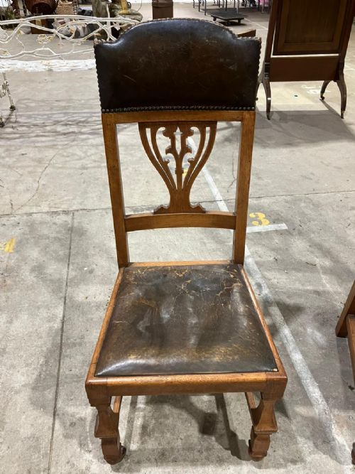 ANTIQUE GOLDEN OAK ART'S AND CRAFTS EXTENDING DINING TABLE AND 6 CHAIRS - ADDITIONAL PHOTO 2