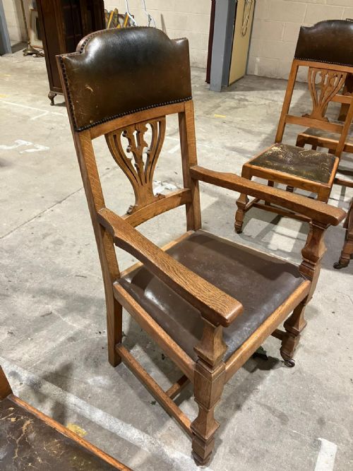 ANTIQUE GOLDEN OAK ART'S AND CRAFTS EXTENDING DINING TABLE AND 6 CHAIRS - ADDITIONAL PHOTO 3