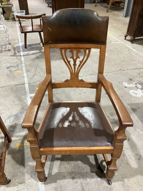 ANTIQUE GOLDEN OAK ART'S AND CRAFTS EXTENDING DINING TABLE AND 6 CHAIRS - ADDITIONAL PHOTO 5