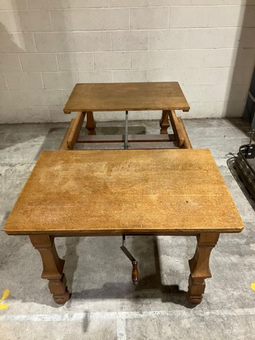 ANTIQUE GOLDEN OAK ART'S AND CRAFTS EXTENDING DINING TABLE AND 6 CHAIRS - ADDITIONAL PHOTO 8