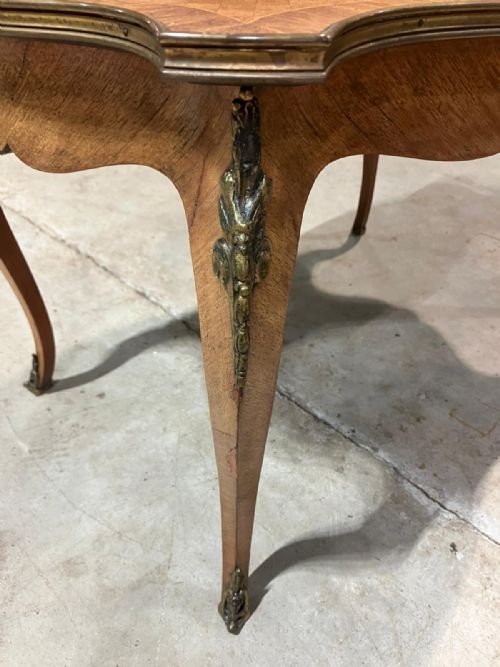 AN ANTIQUE FRENCH PARQUETRY AND ORMOLU MOUNTED COFFEE TABLE - ADDITIONAL PHOTO 1
