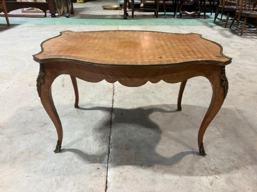 AN ANTIQUE FRENCH PARQUETRY AND ORMOLU MOUNTED COFFEE TABLE - ADDITIONAL PHOTO 3
