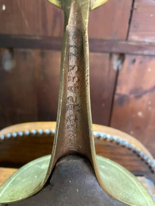 AN ANTIQUE BRASS DOOR STOP BY WILLIAM TONKS AND CO - ADDITIONAL PHOTO 3