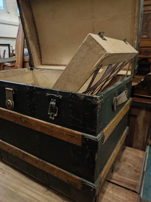 ANTIQUE WOODEN BOUND TRAVEL OR STEAMER TRUNK - ADDITIONAL PHOTO 6