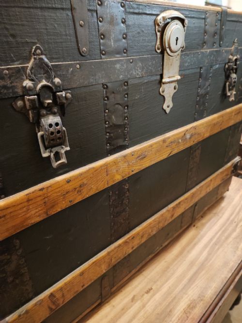 ANTIQUE WOODEN BOUND TRAVEL OR STEAMER TRUNK - ADDITIONAL PHOTO 13