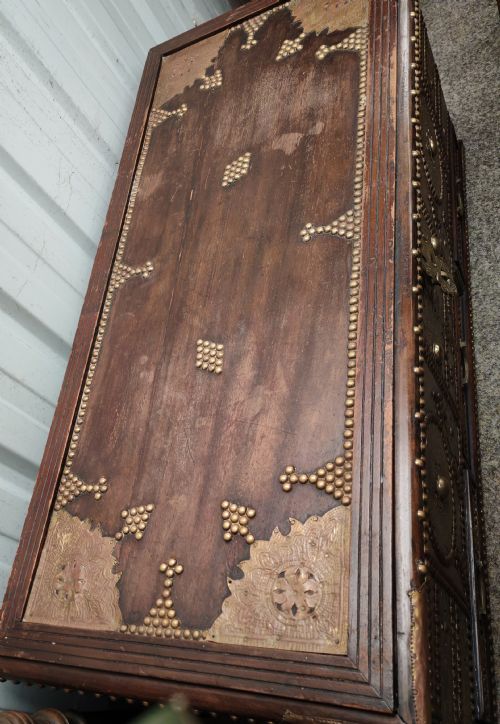 ANTIQUE TEAK AND BRASS ZANZIBAR TRUNK - ADDITIONAL PHOTO 2