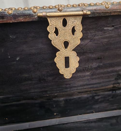 ANTIQUE TEAK AND BRASS ZANZIBAR TRUNK - ADDITIONAL PHOTO 3